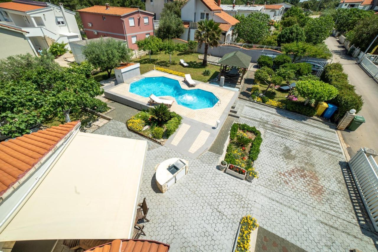 Villa Lulic Вир Екстериор снимка