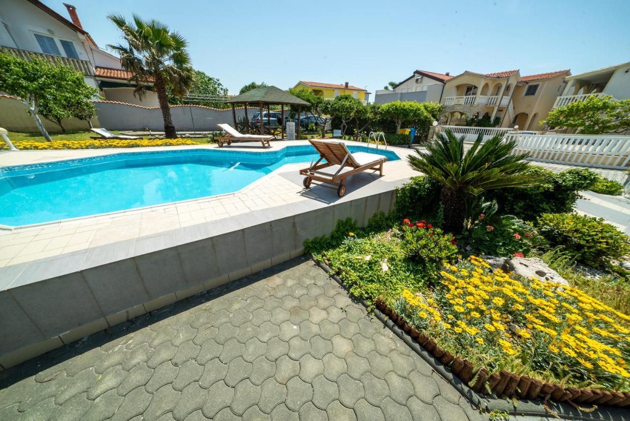 Villa Lulic Вир Екстериор снимка