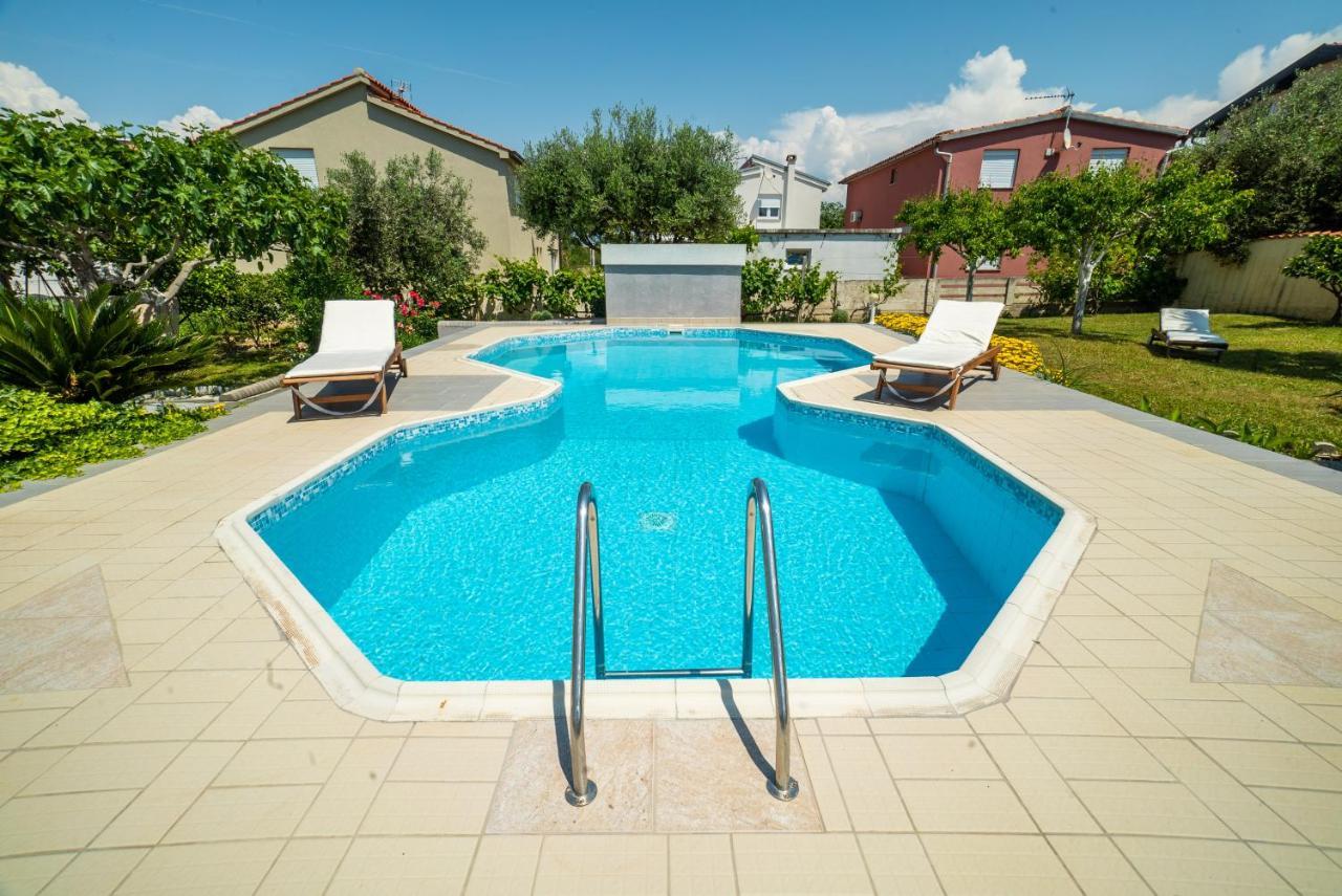 Villa Lulic Вир Екстериор снимка