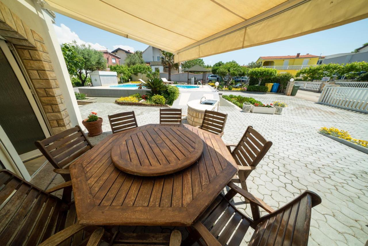 Villa Lulic Вир Екстериор снимка
