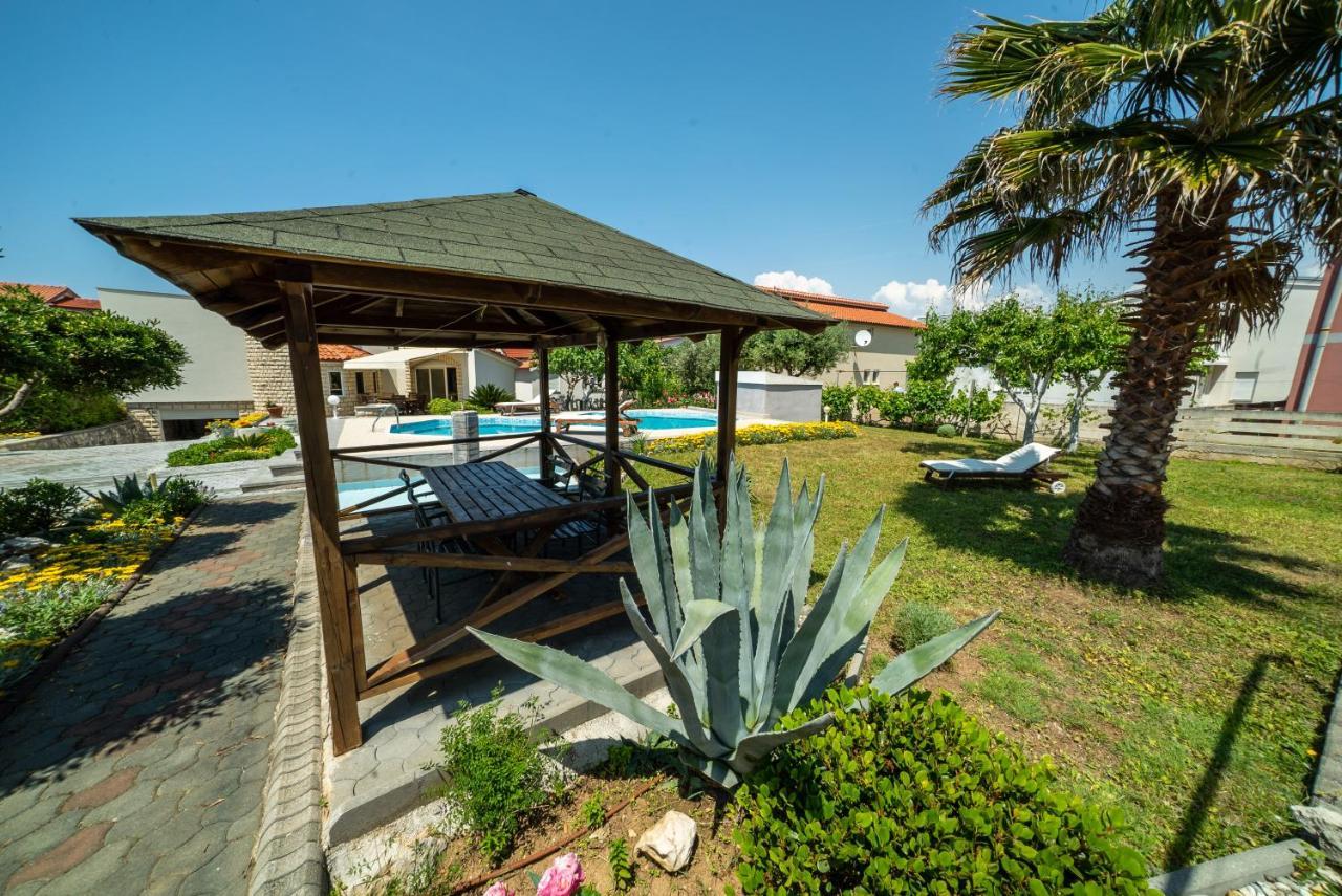 Villa Lulic Вир Екстериор снимка
