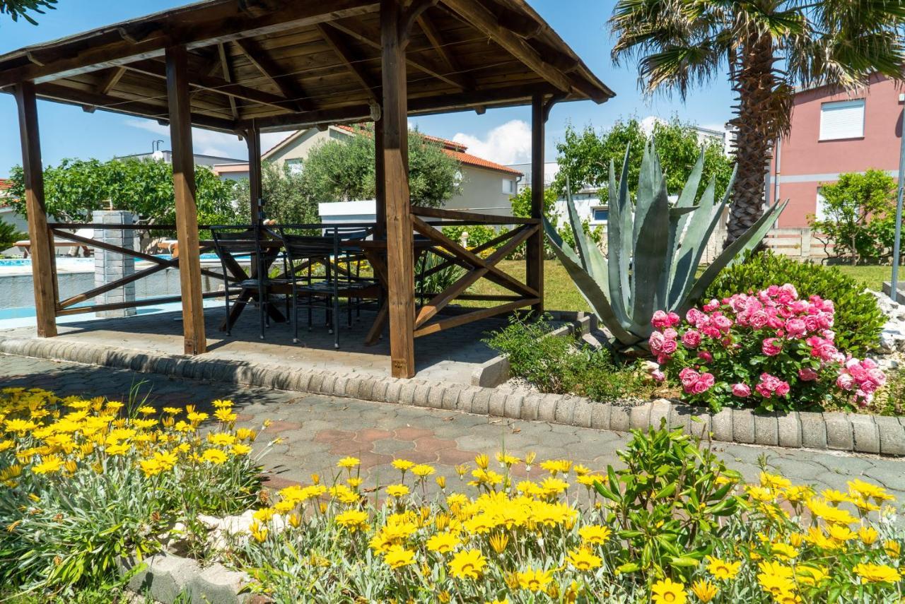 Villa Lulic Вир Екстериор снимка