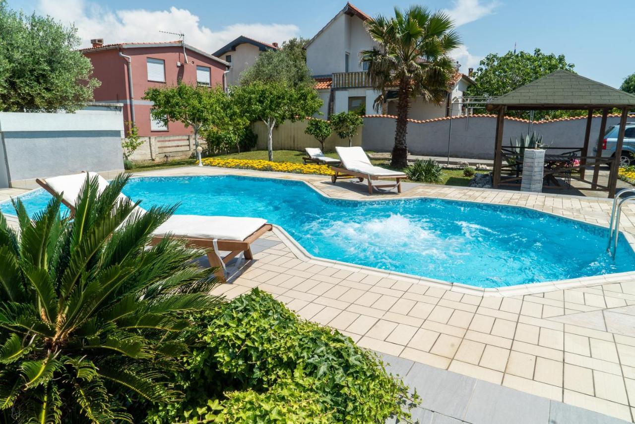 Villa Lulic Вир Екстериор снимка
