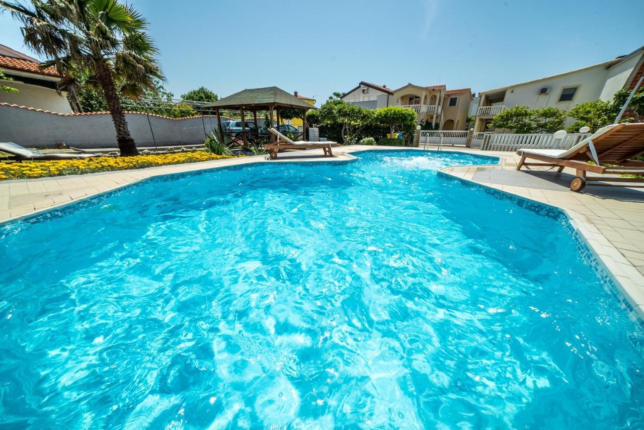 Villa Lulic Вир Екстериор снимка