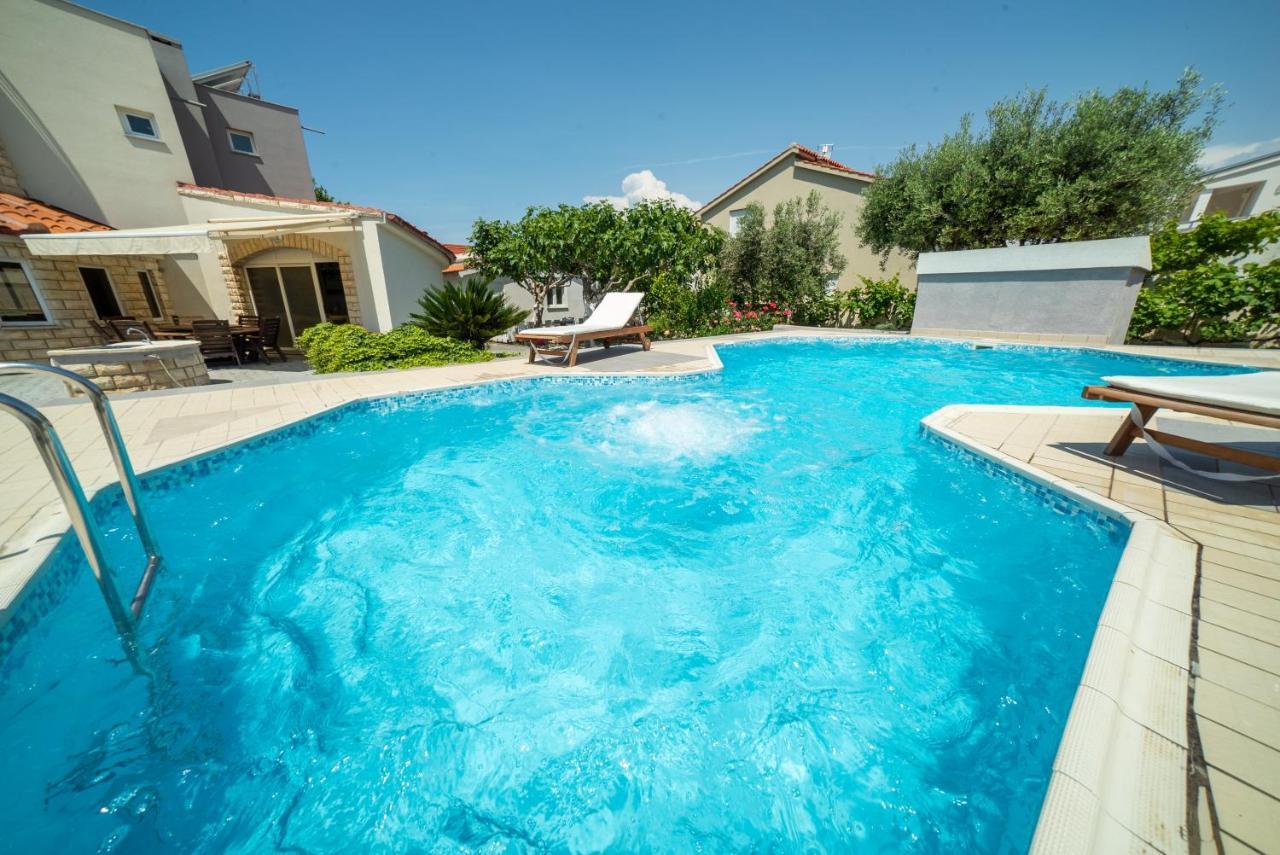 Villa Lulic Вир Екстериор снимка