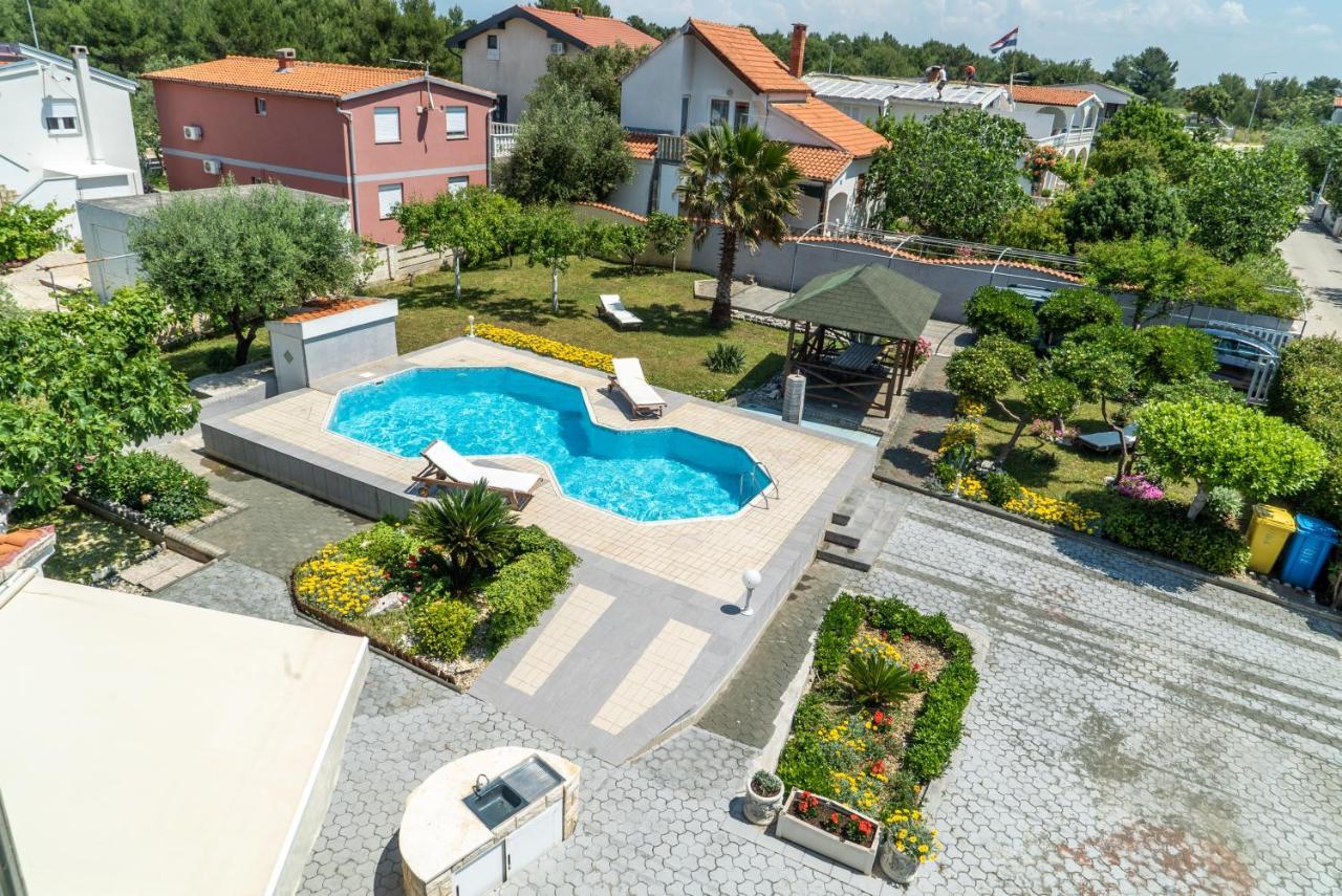 Villa Lulic Вир Екстериор снимка