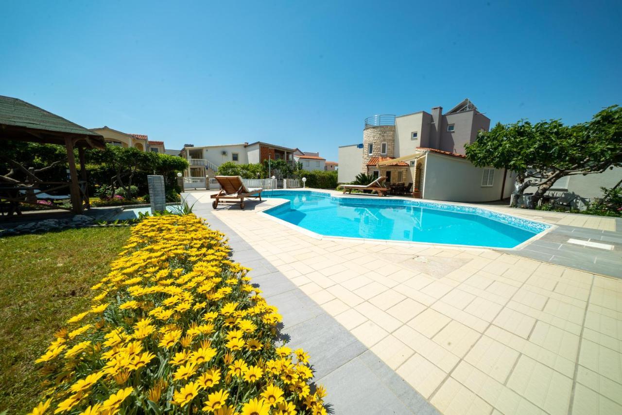 Villa Lulic Вир Екстериор снимка